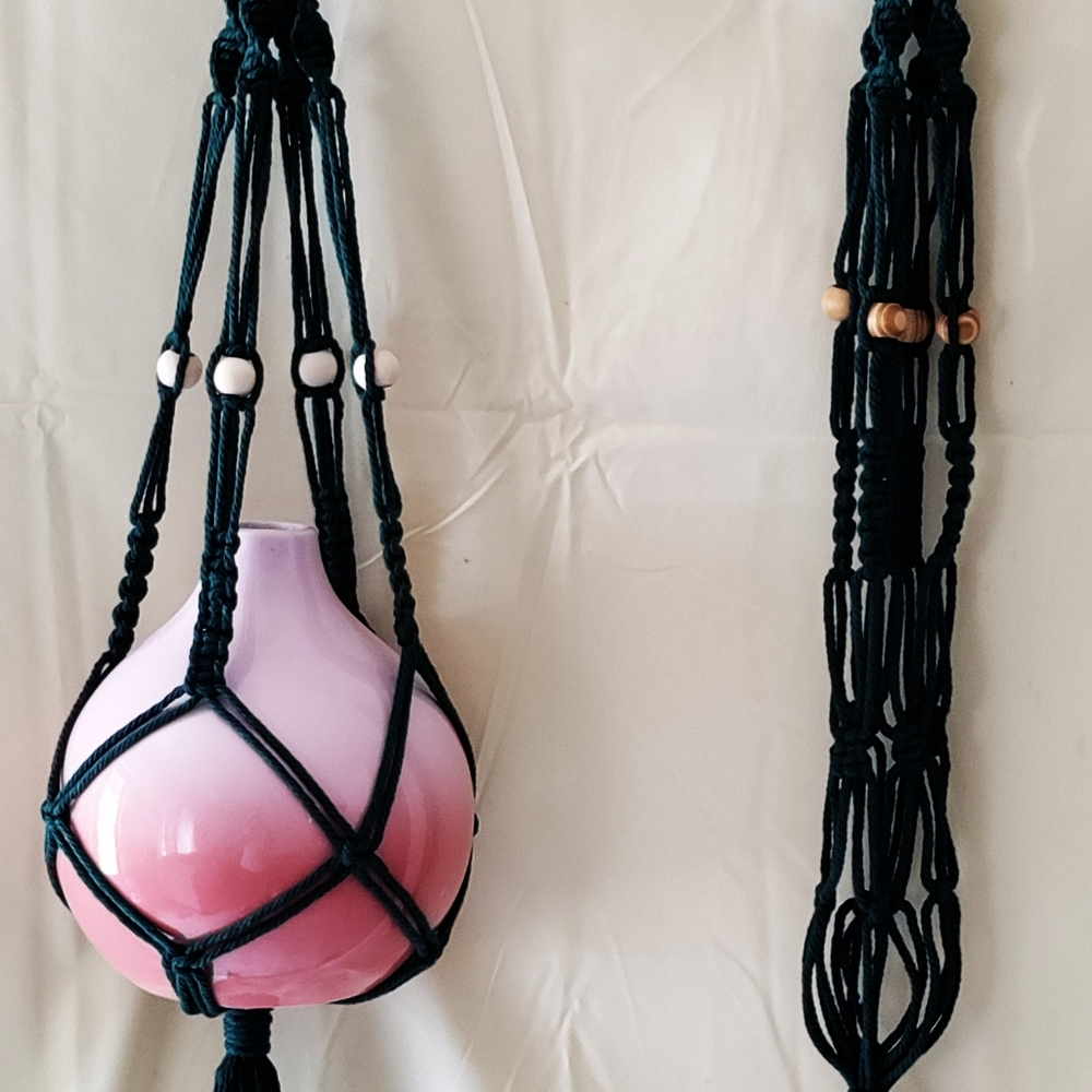 Macrame plant hangar